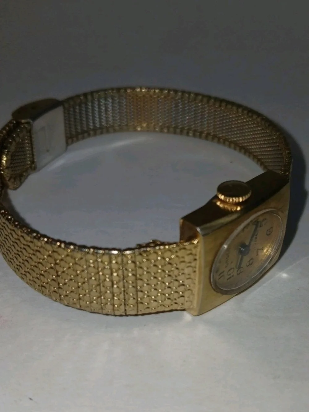 Vintage Gruen 17 Jewels Mechanical Movement Watch Original Bracelet Runs